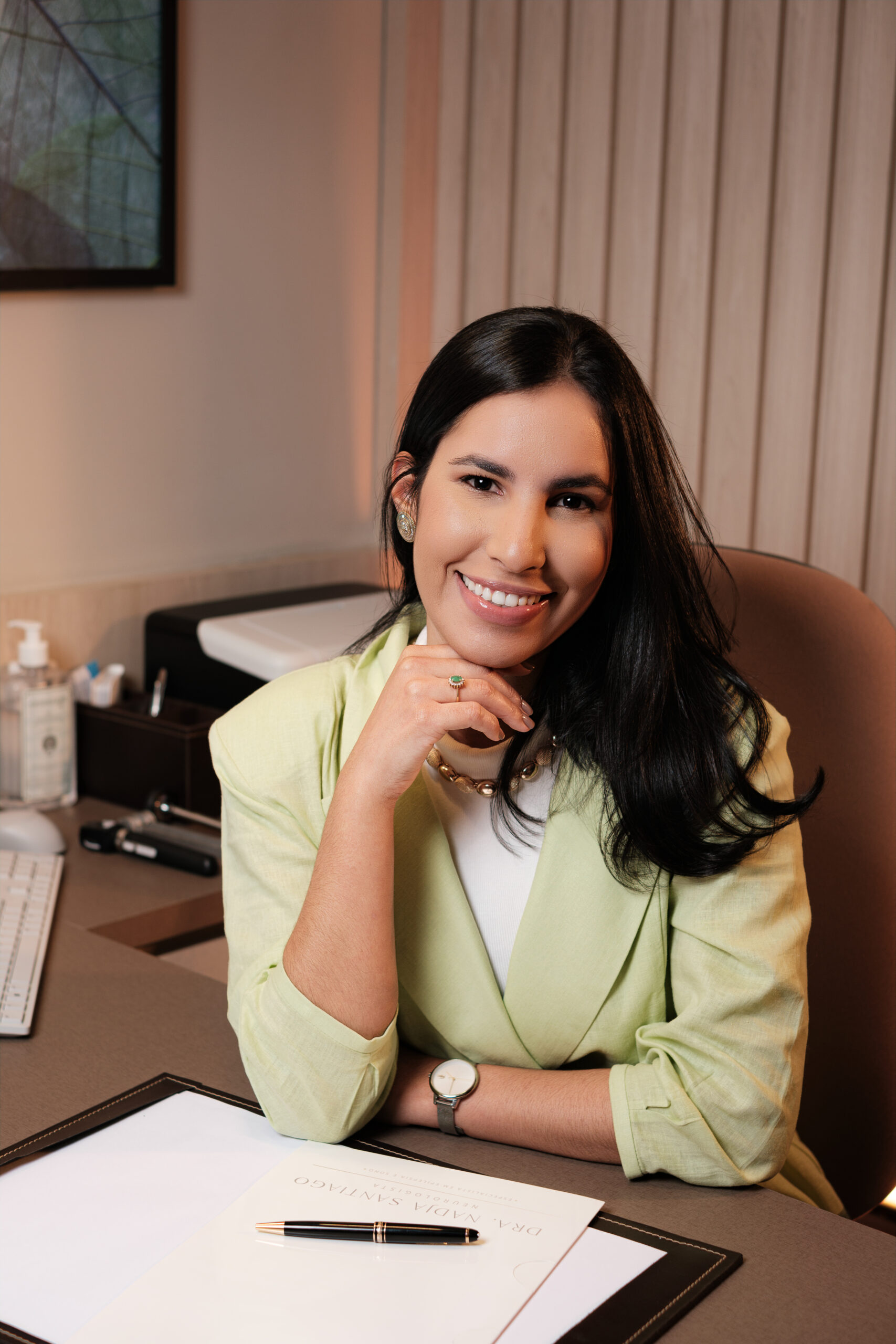 Dra. Nadja Santiago neurologista em atendimento